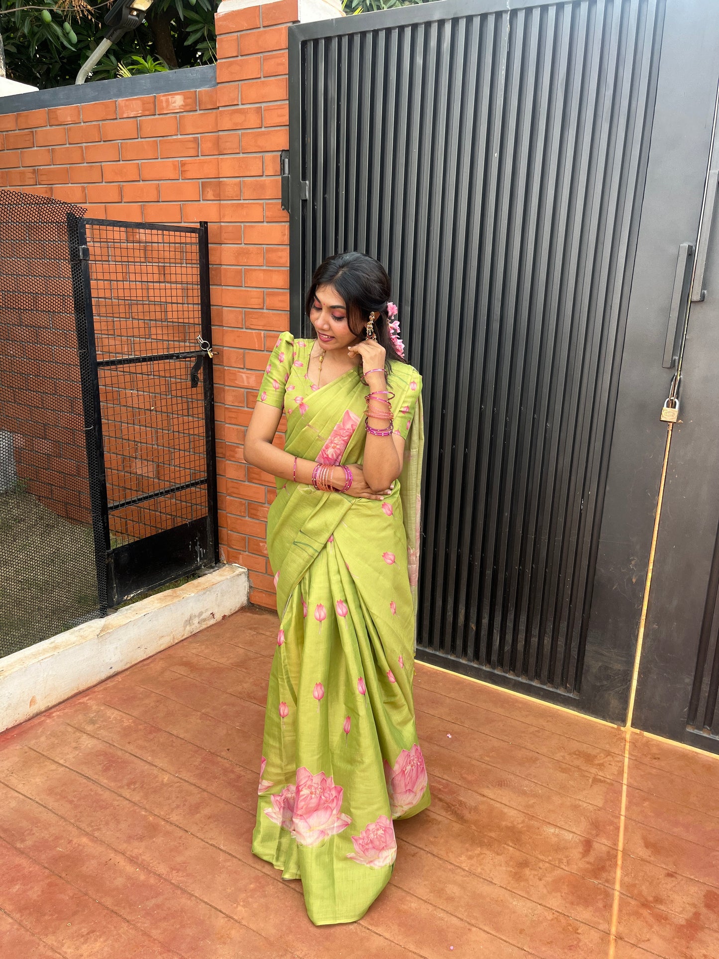 Pavi Tissue Linen Saree