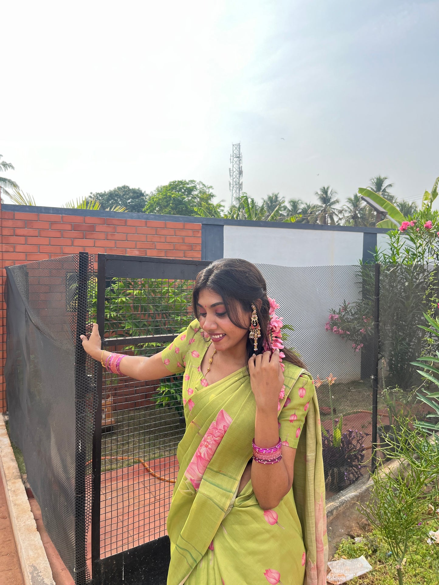 Pavi Tissue Linen Saree