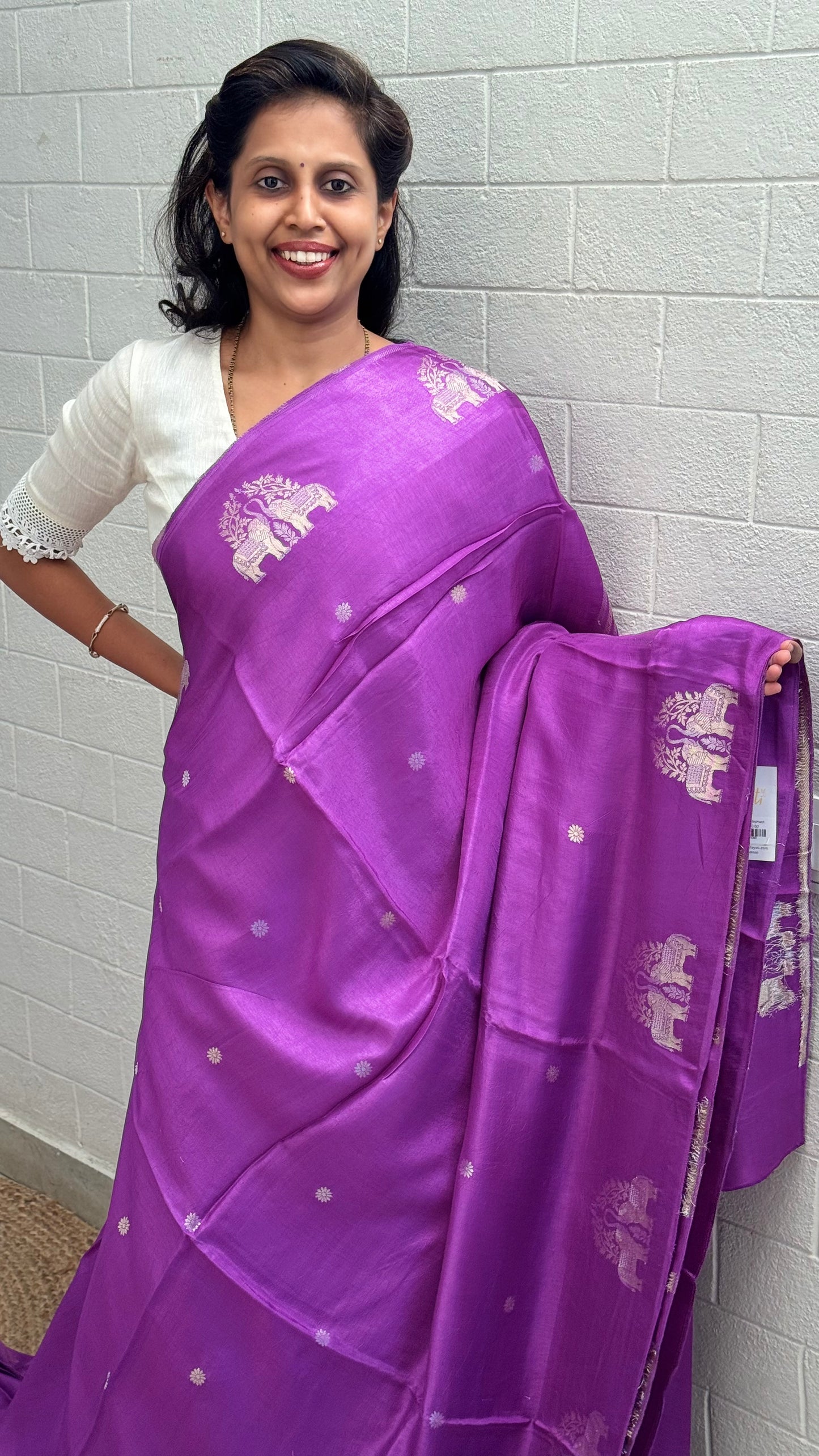 Viscose Elephant Border Saree