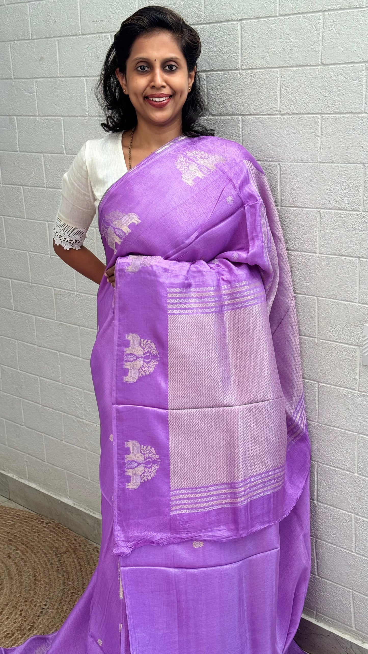 Viscose Elephant Border Saree