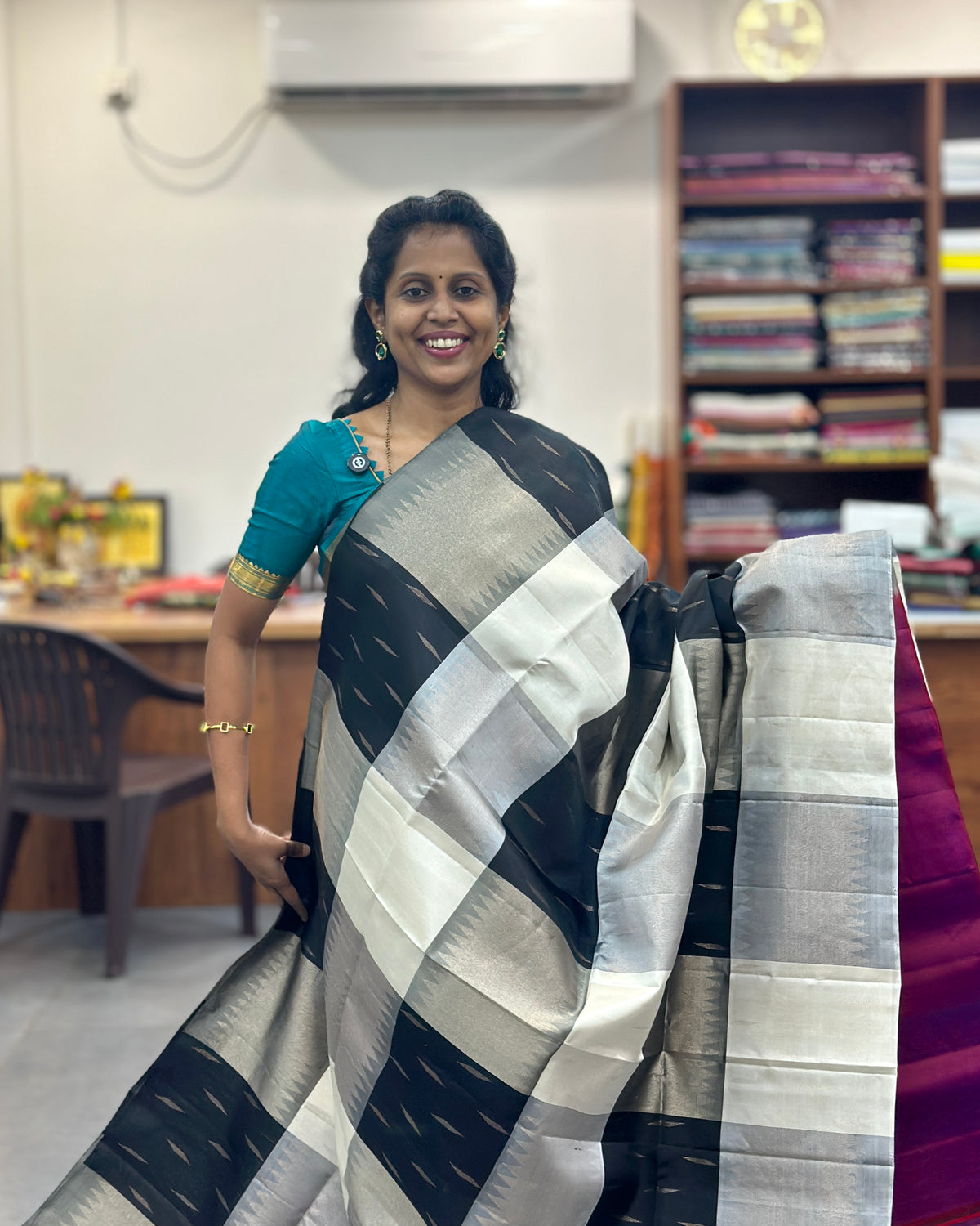 Black n White Gold Woven Pure Soft Silk Saree
