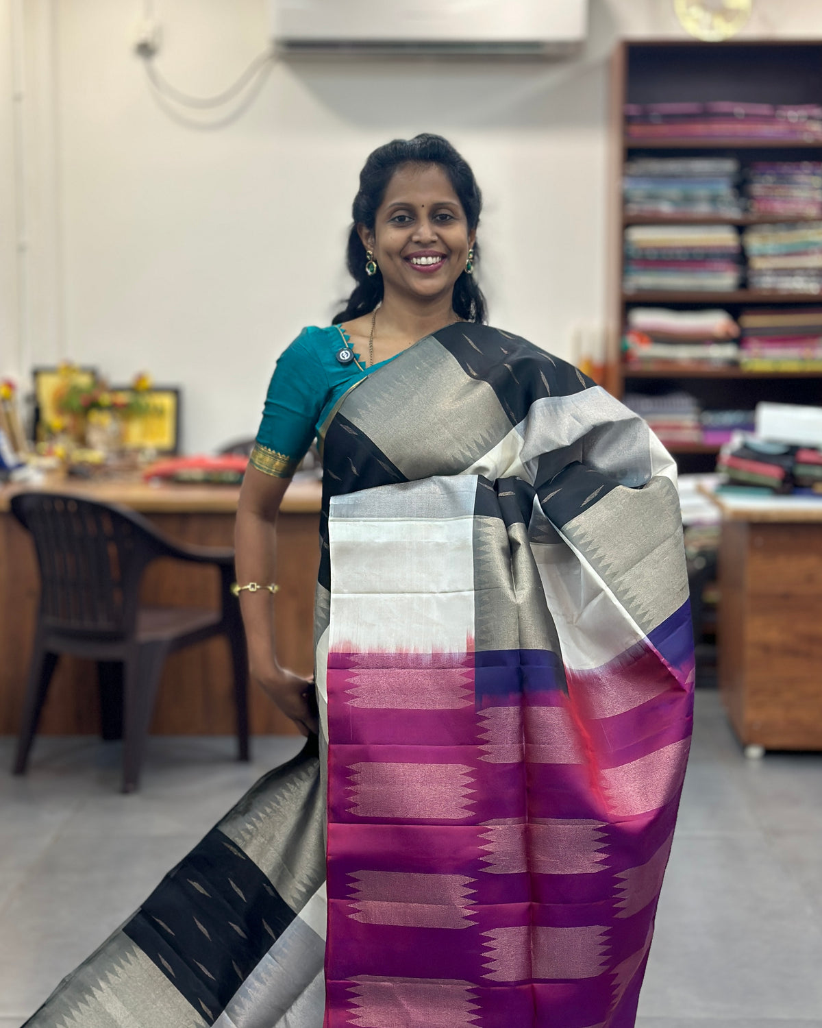 Black n White Gold Woven Pure Soft Silk Saree