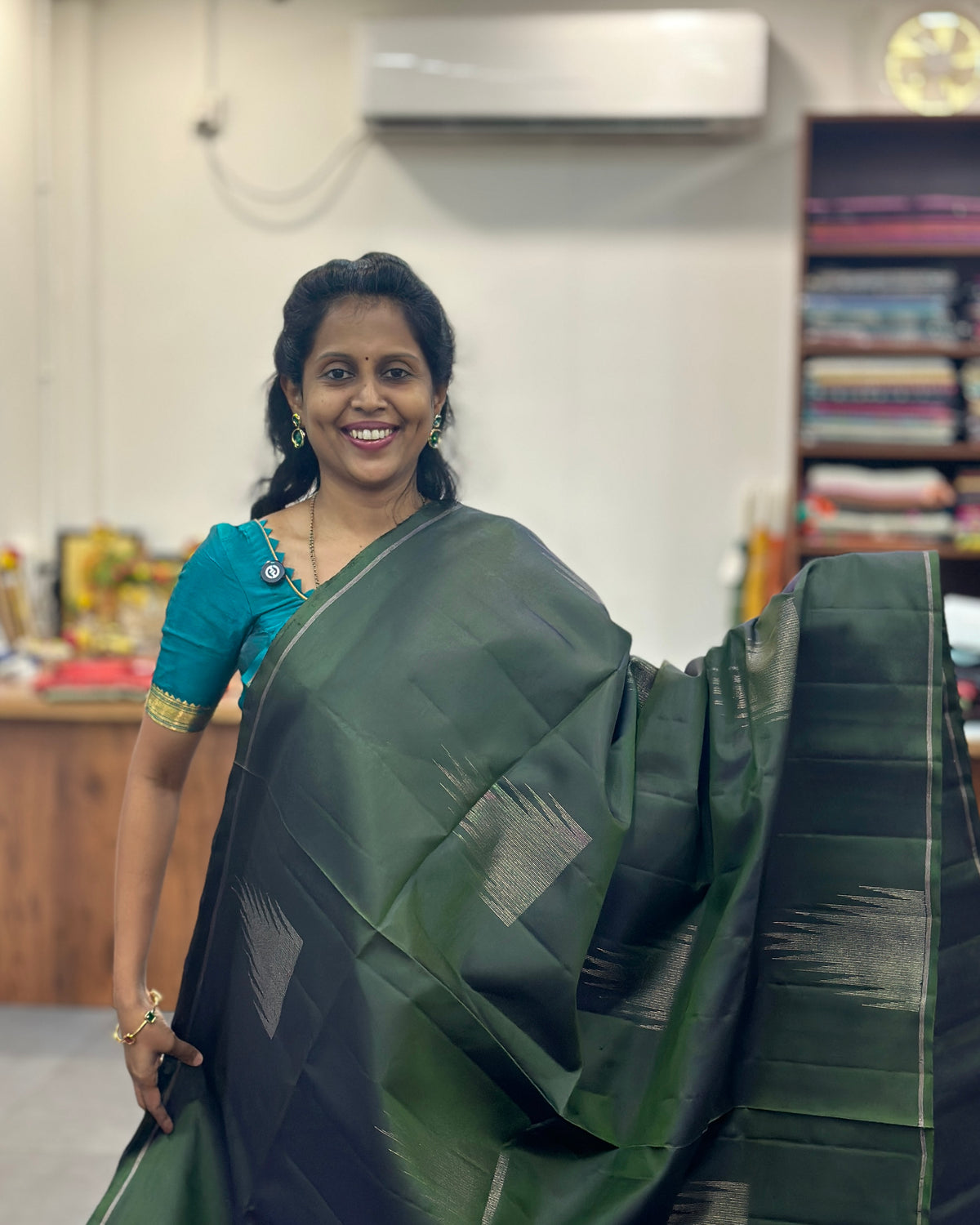 Hunter Green Gold Woven Pure Soft Silk Saree